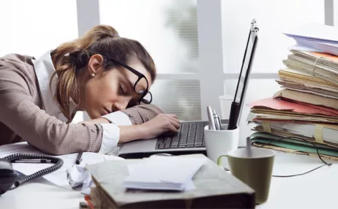 Thiếu ngủ ảnh hưởng lớn đến sự tập trung trong công việc
